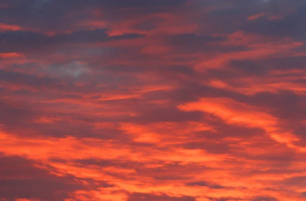 Increíbles Nubes Rojas Amanecer Vista Cielo — Foto de Stock