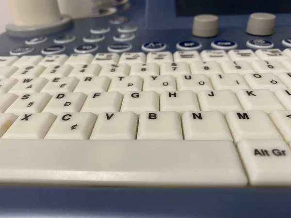 Ultrason klavyesi ve fare yakından görüntüsü