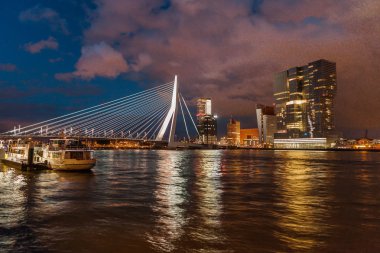 Gece Rotterdam, Hollanda