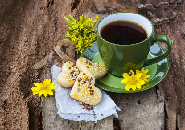 Siyah çay çerezler ile