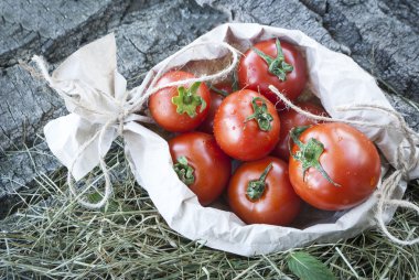 ahşap zemin, taze sebze domates