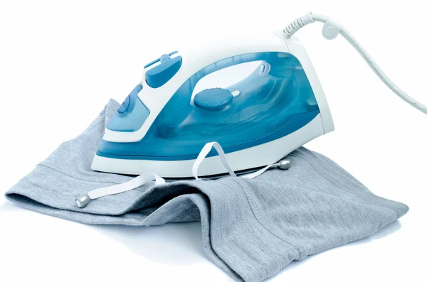 Beyaz bir arka plan üzerinde Ütü giyim