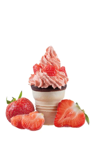 Gelato di fragole isolato — Foto Stock