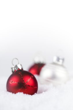 Noel baubles ile kar