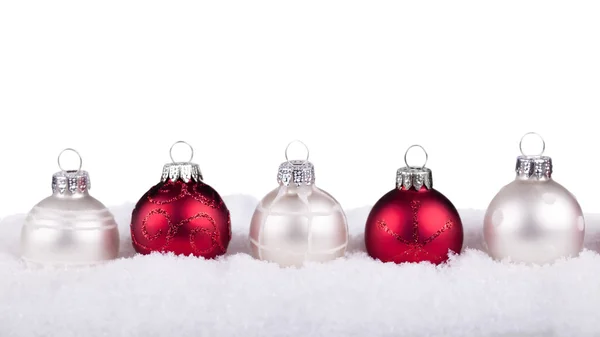 Baubles de Natal com neve — Fotografia de Stock