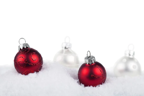 Baubles de Natal com neve — Fotografia de Stock