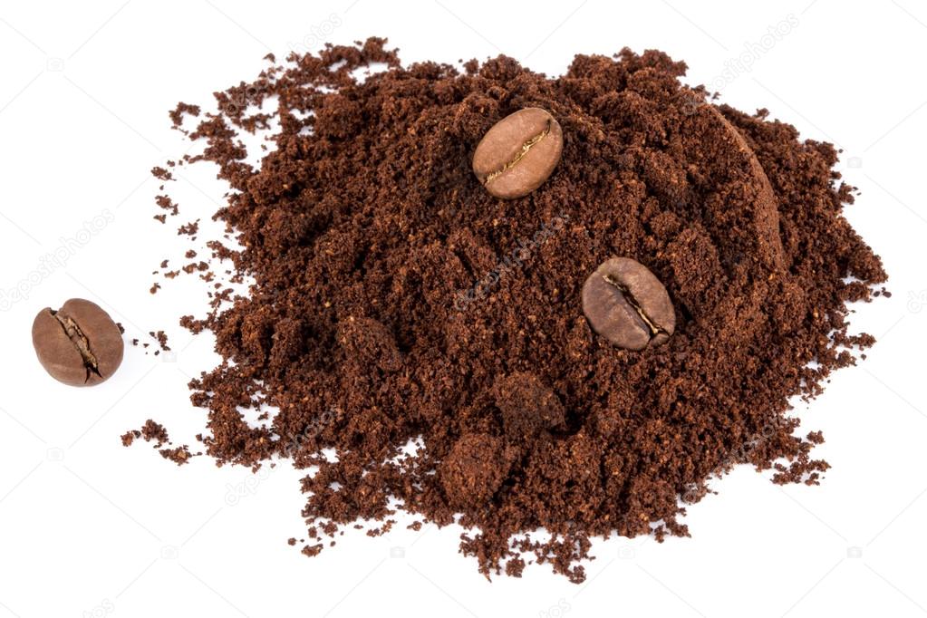 Imágenes cafe en polvo aislado en polvo café con granos