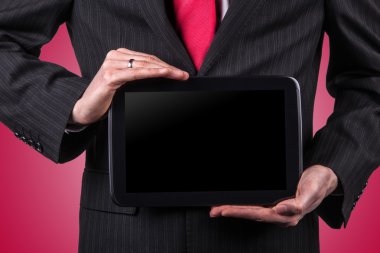 bir tablet ile iş adamı