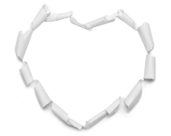 Изолированное рваное бумажное сердце — стоковое фото