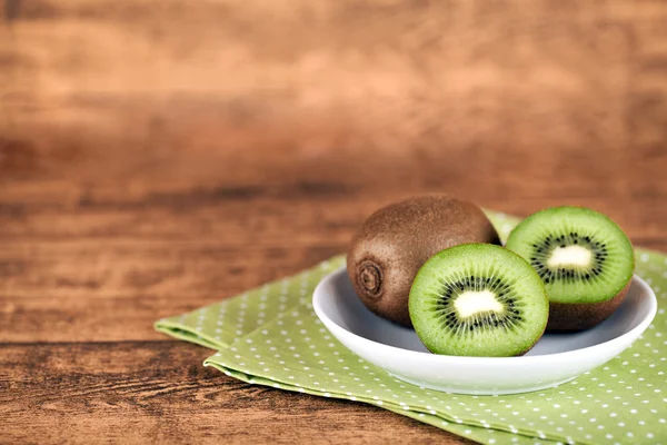 Kiwis and a wooden background — Stock Photo, Image