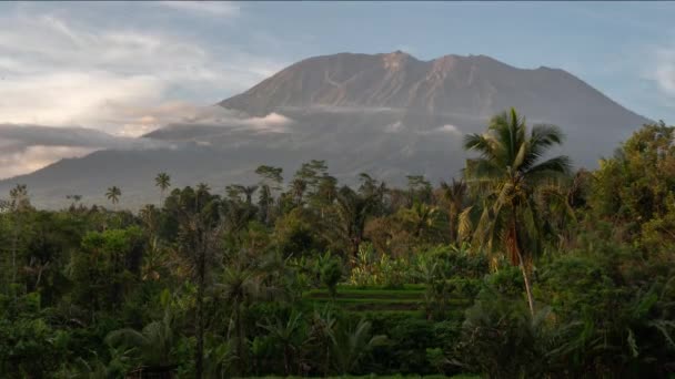 Krásné Time Lapse Záběry Mount Agung Peak Bali Oblacích — Stock video