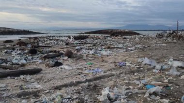 Bali, Endonezya: Çok Kirli Sahil - Tonlarca Çöp, Çöp, Kıyıdaki Plastik Atık - Dünya Çevresel Sorun Felaketi