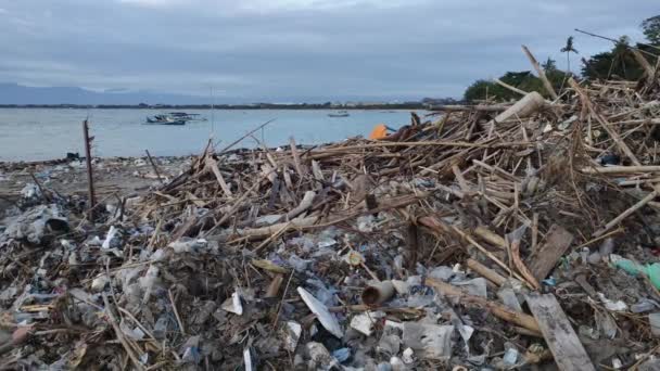 Bali Indonesië Very Dirty Beach Ton Trash Garbage Plastic Waste — Stockvideo