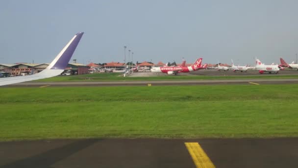 Jakarta Tangerang Indonésia Avião Pouso Para Aeroporto Internacional Soekarno Hatta — Vídeo de Stock