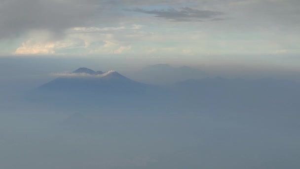 Létání Nad Ostrovem Jáva Indonésie Pohled Okna Přírodní Sopečná Hora — Stock video