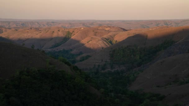 Sunset Time Lapse Bela Paisagem Hill Sumba Oriental Indonésia Durante — Vídeo de Stock