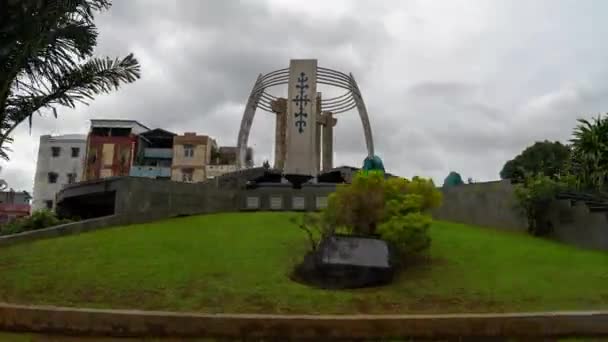 World Peace Gong Monument Ambon Maluku Molukken Indonesië Hyper Time — Stockvideo