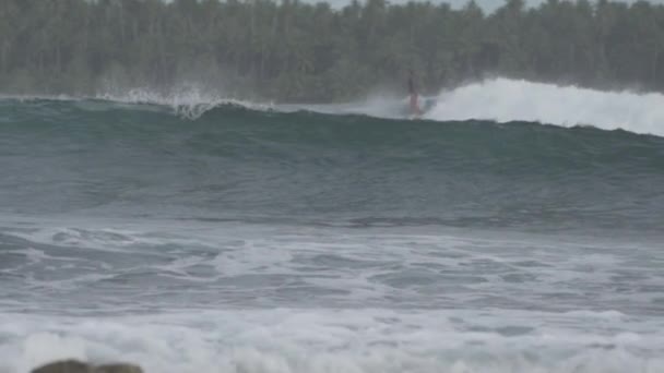 Серфинг Пляже Perfect Wave Scake Медленном Движении Остров Ниас Северная — стоковое видео