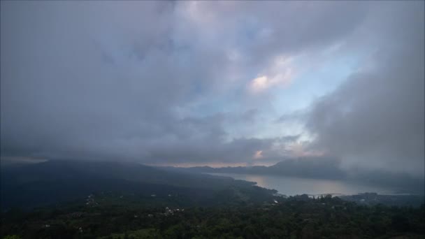 Zeer Bewolkte Dag Bij Mount Batur Lake Kintamani Bali Indonesië — Stockvideo