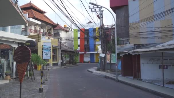 Bali Indonesië Lege Verlaten Padma Utara Legian Kuta Street Tijdens — Stockvideo