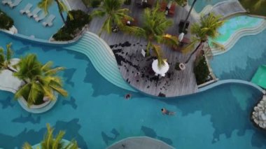 Bali, Endonezya - Coronavirus COVID-19 salgını sırasında Seminyak Kuta Sunset 'teki Resort Hotel Plajı' nın Hava Aracı Görüntüsü