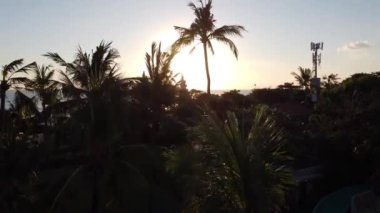 Bali, Endonezya - Coronavirus COVID-19 salgını sırasında Seminyak Kuta Sunset 'teki Resort Hotel Plajı' nın Hava Aracı Görüntüsü