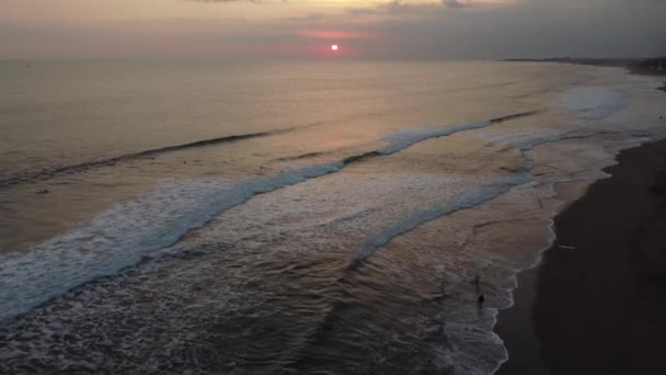 Μπαλί Ινδονησία Όμορφη Αεροφωτογραφία Του Ηλιοβασιλέματος Στην Παραλία Kuta Legian — Αρχείο Βίντεο