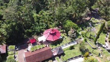 Bali, Endonezya - İHA Çin Mezarlığı ve Koncho Kongco Manastırı Bali 'deki En Eski Manastırı