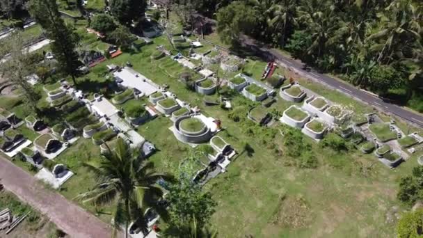 Bali Indonésia Cemitério Chinês Aéreo Drone Mosteiro Koncho Kongco Mais — Vídeo de Stock