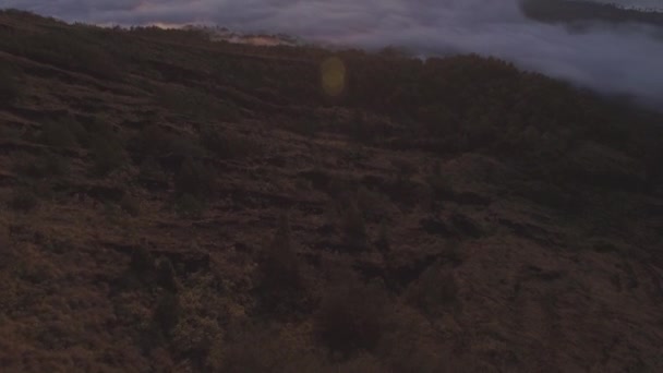 Mount Batur Sopka Mlhavý Les Průběhu Ranního Východu Slunce Bali — Stock video