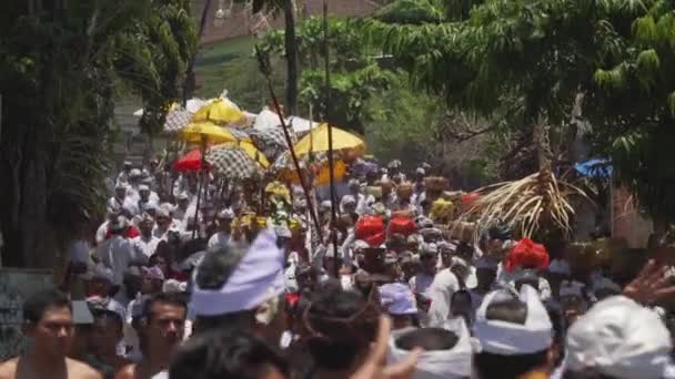 Bali Indonesia Desfile Ceremonia Ritual Cultural Tradicional Del Pueblo Hindú — Vídeos de Stock