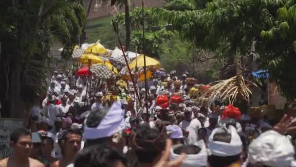 Bali Indonésia Povo Balinês Hindu Cerimônia Ritual Cultural Tradicional Parada — Vídeo de Stock