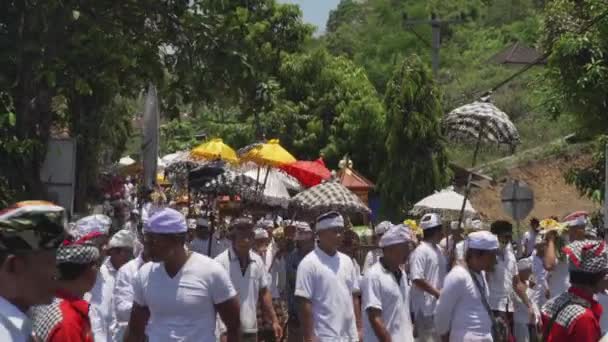 Bali Indonesië Hindoe Balinezen Traditionele Culturele Rituele Ceremonie Parade Straat — Stockvideo