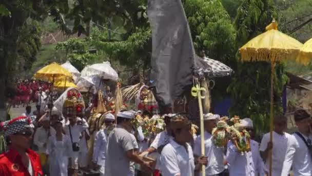 Bali Indonésia Povo Balinês Hindu Cerimônia Ritual Cultural Tradicional Parada — Vídeo de Stock