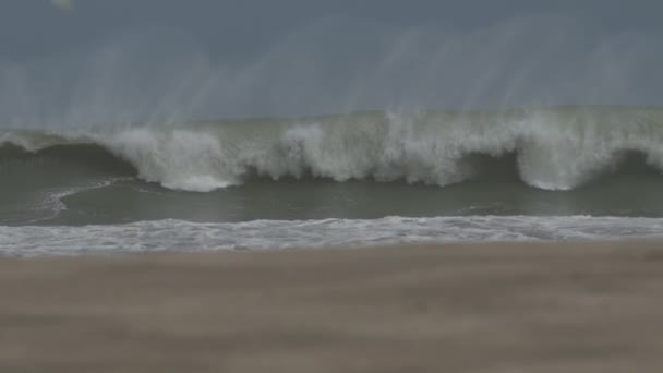 Tidal Wave Big Giant Waves Ισχυρές Παλίρροιες Στην Παραλία Κατά — Αρχείο Βίντεο
