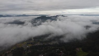 Kuzey Toraja 'nın Drone Manzarası Güney Sulawesi Bulutlu Sabah Bulutlarının Üzerindeki Peyzaj Alanı