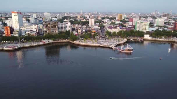 Makassar Södra Sulawesi Indonesien Flygdrönare Domes Moské Skyskrapor Stadsbilden Och — Stockvideo