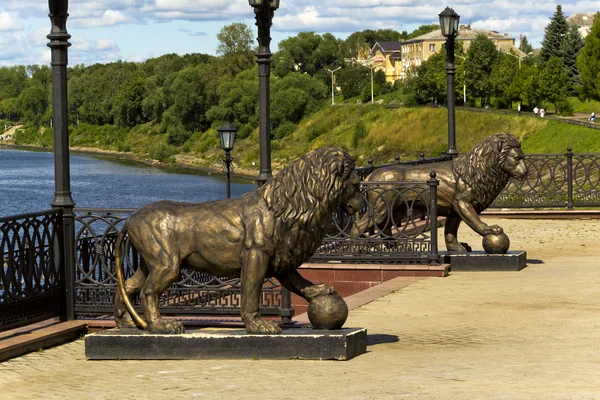 Статуи львов — стоковое фото