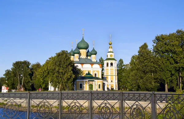 Catedral de Spaso-Preobrazhensky y campanario en Uglich — Foto de Stock