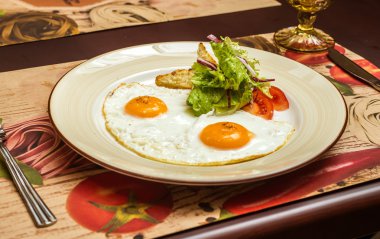 İngiliz kahvaltısı - kızarmış yumurta