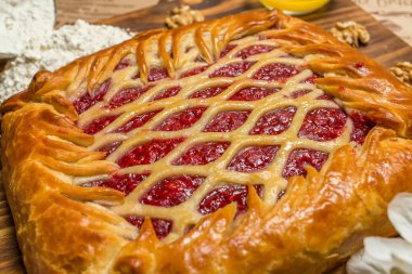 soğan ve yumurta ile pasta