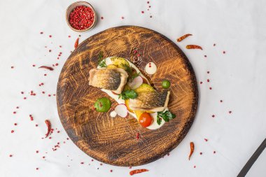 İyi yemek, çupra balık fileto otlar patates tava