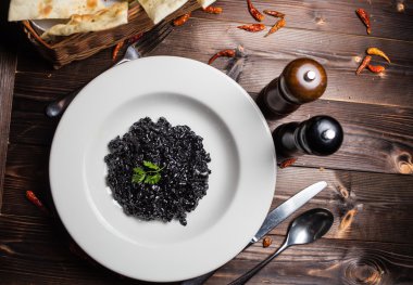 siyah mürekkep balığı carpaccio mürekkep