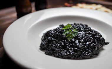 siyah mürekkep balığı carpaccio mürekkep