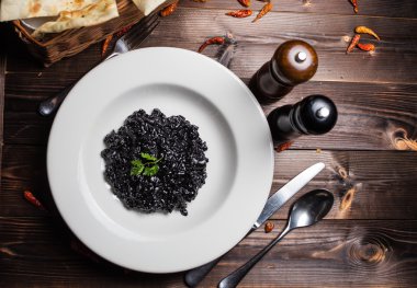 siyah mürekkep balığı carpaccio mürekkep