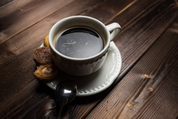 Coffee americano with  beans on wooden table — Stock Photo, Image