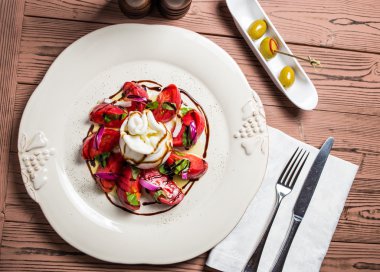 buratta salata restaurnat içinde