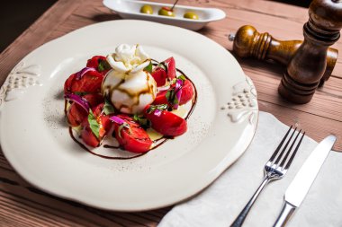 buratta salata restaurnat içinde