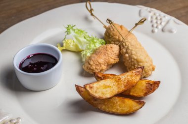 tavuk şeritler ile patates kızartması