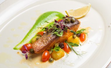 sebzeli somon bifteği